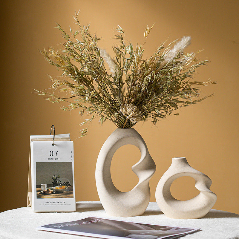 Vase en céramique à décor en relief