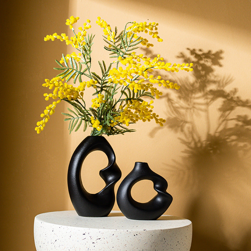 Vase en céramique à décor en relief