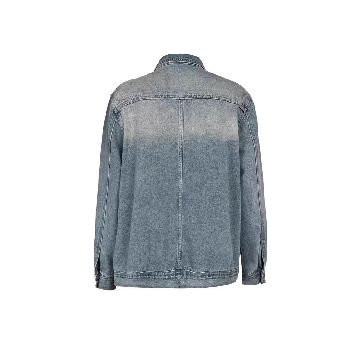Veste en jean délavé , coupe ample, courte, avec col rabattu.