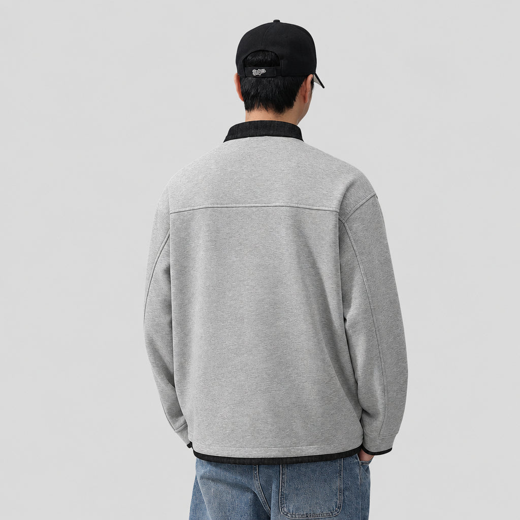 Veste-sweat décontractée , coupe ample, couleur unie, manches longues, col montant et fermeture zippée.