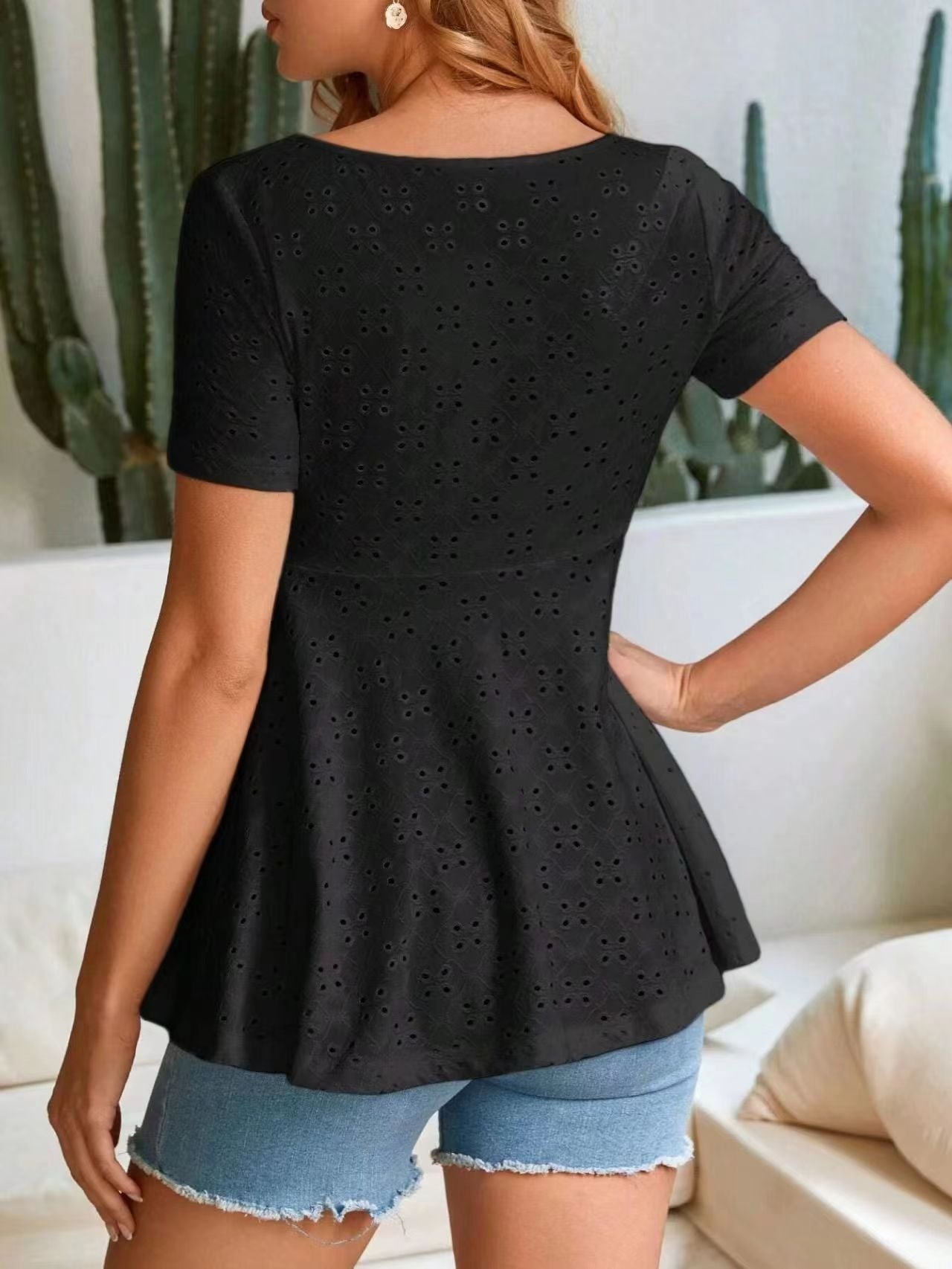 T-shirt de maternité à manches courtes en maille aérée.