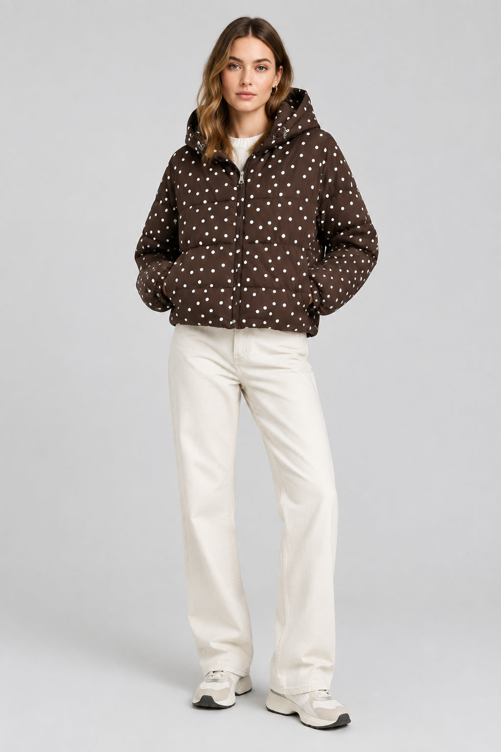 Manteau court à pois et manches longues