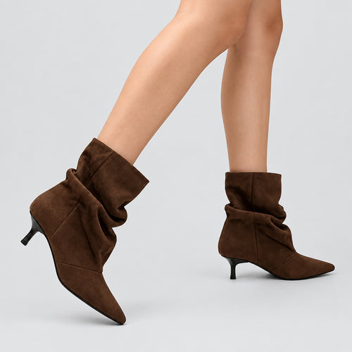 Bottes plissées en velours , mi-mollet, bout pointu et talon moyen