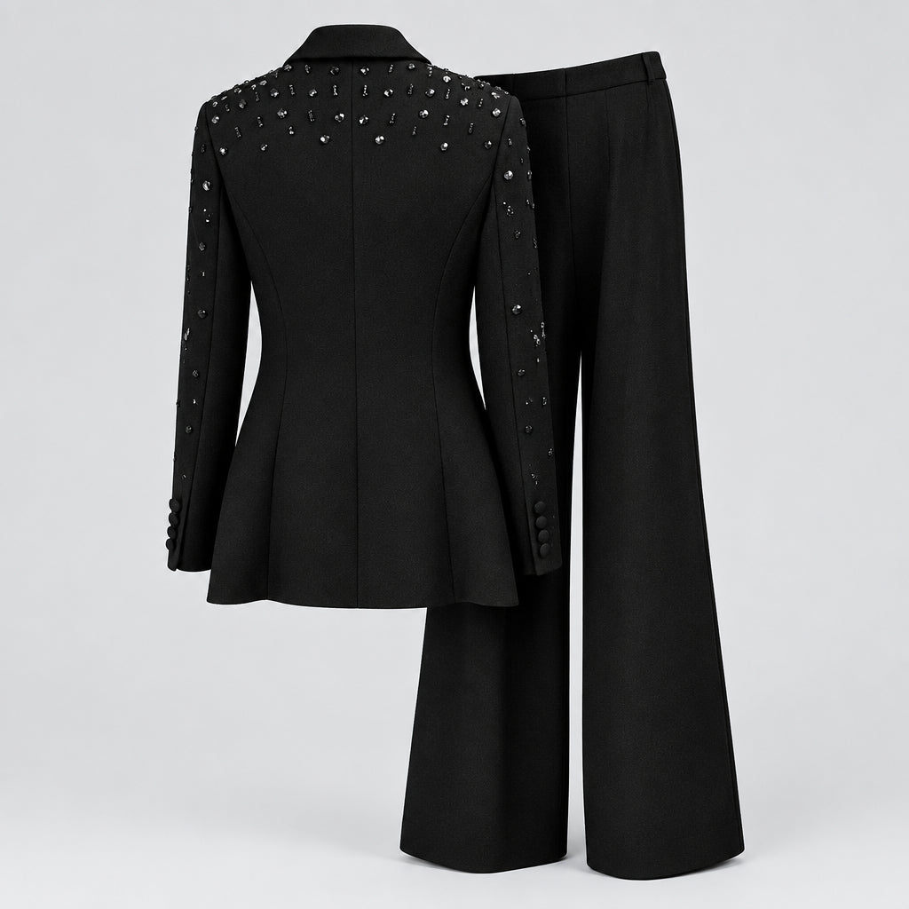 Ensemble  : Pantalon et haut ornés de motifs papillons en relief, de perles et de strass.
