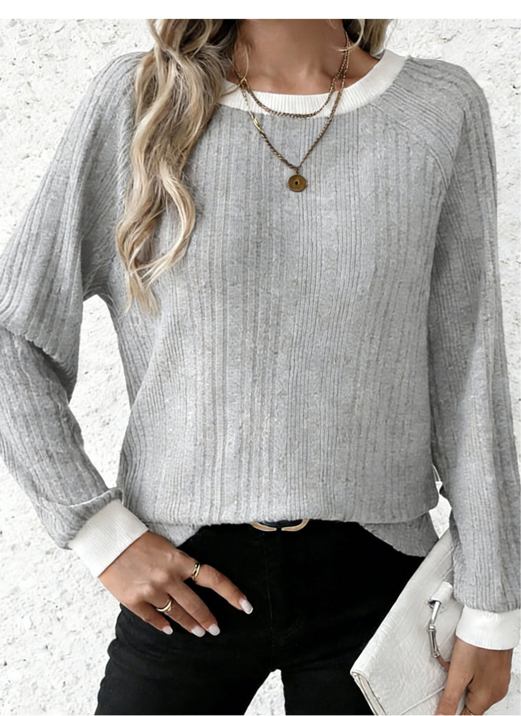 Pull en maille ,col rond, manches longues et coupe ample, modèle uni