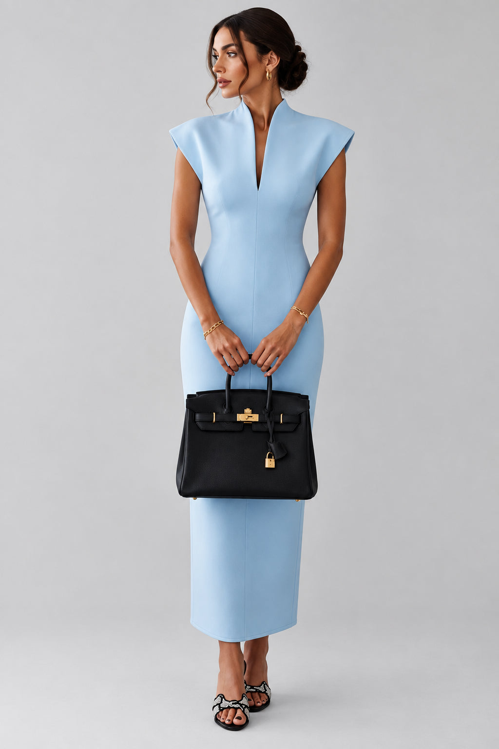 Robe de soirée moulante sans manches à col montant et décolleté en V