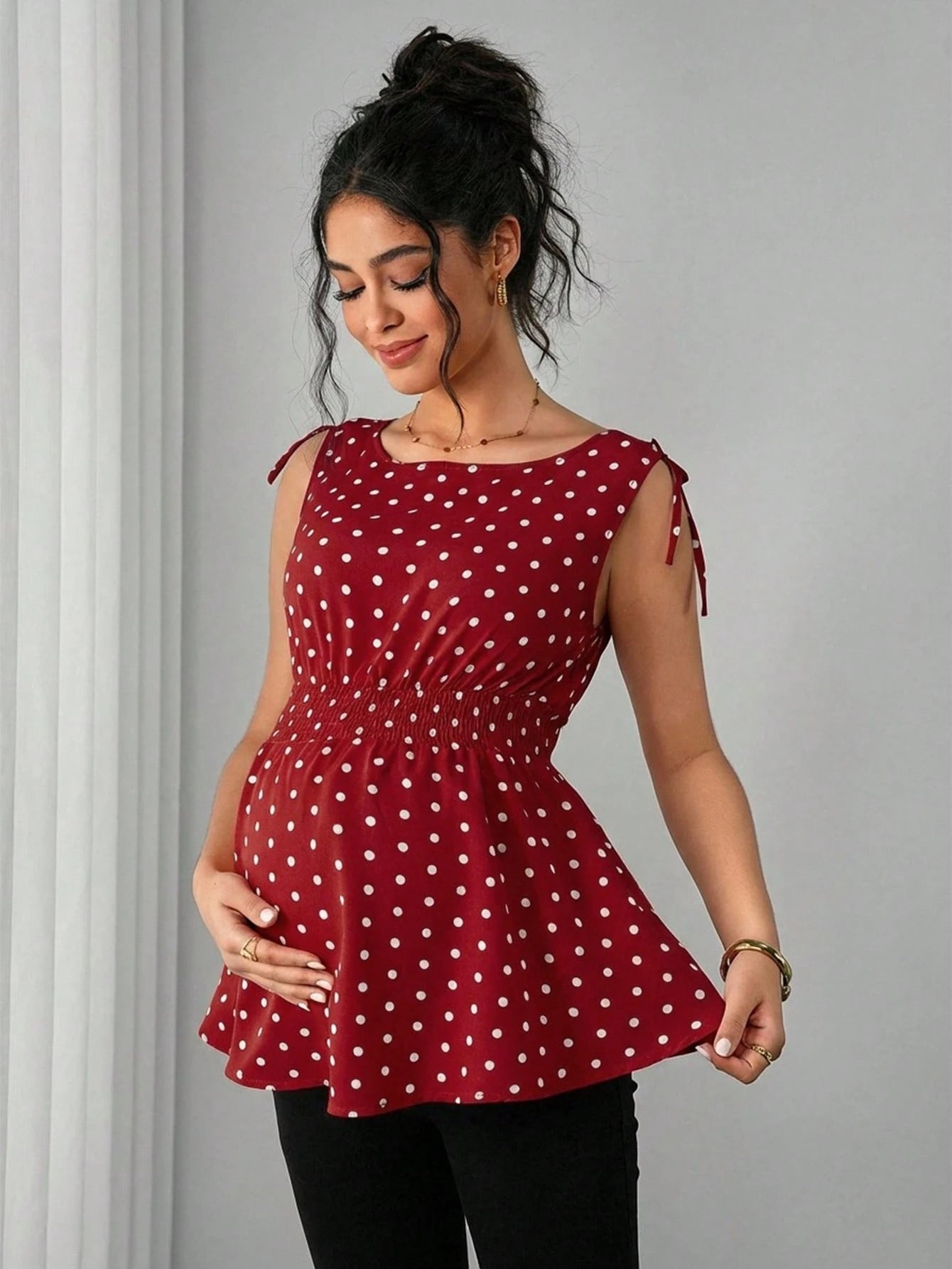 Haut de maternité bustier à pois chics et style doux
