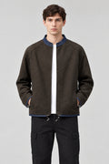 Veste-sweat décontractée , coupe ample, couleur unie, manches longues, col montant et fermeture zippée.