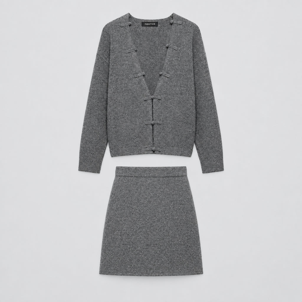 Ensemble jupe en maille extensible, taille haute, coupe trapèze et ajustée aux hanches.