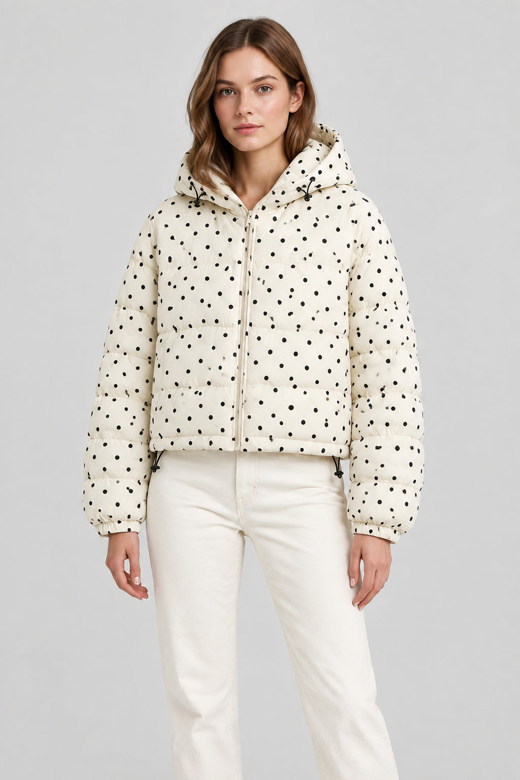 Manteau court à pois et manches longues