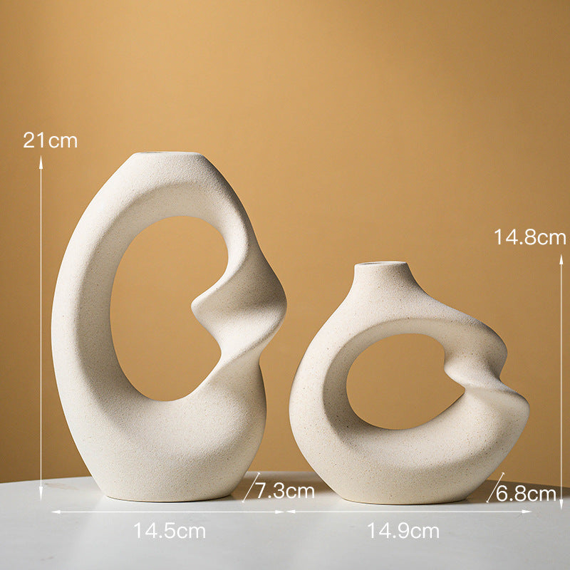 Vase en céramique à décor en relief