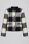 Manteau court en mélange de laine  avec doublure intérieure épaisse et ouatinée ; un vêtement d'extérieur tendance et décontracté.