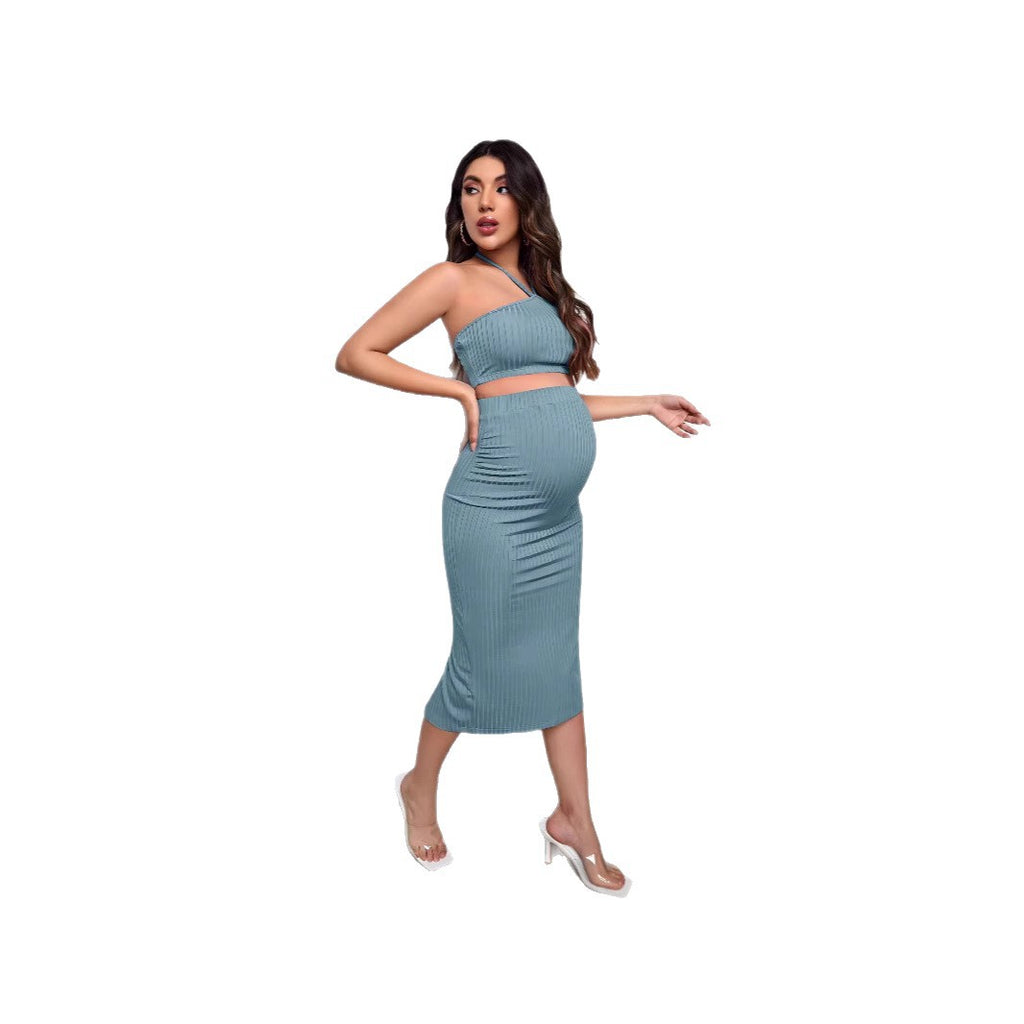 Ensemble de grossesse en maille côtelée crop top  et jupe crayon à taille ajustable.