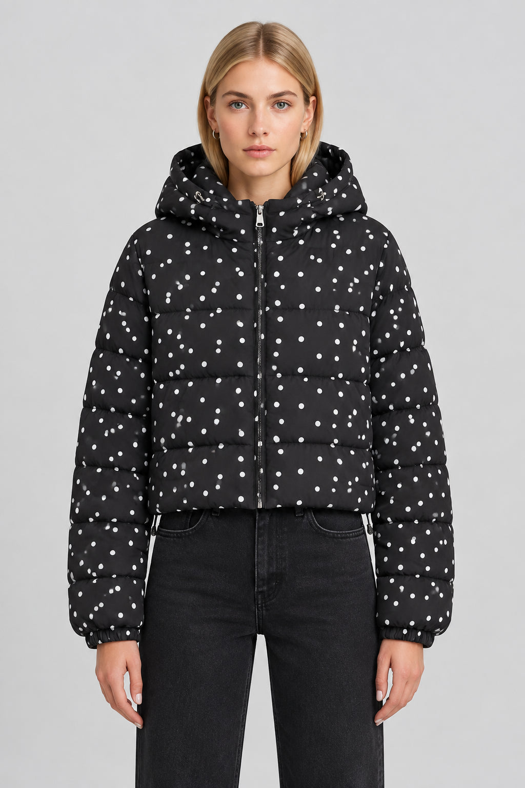 Manteau court à pois et manches longues