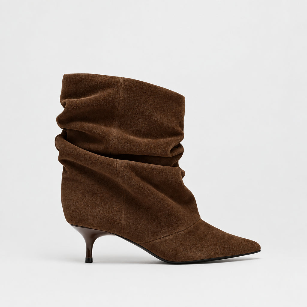 Bottes plissées en velours , mi-mollet, bout pointu et talon moyen