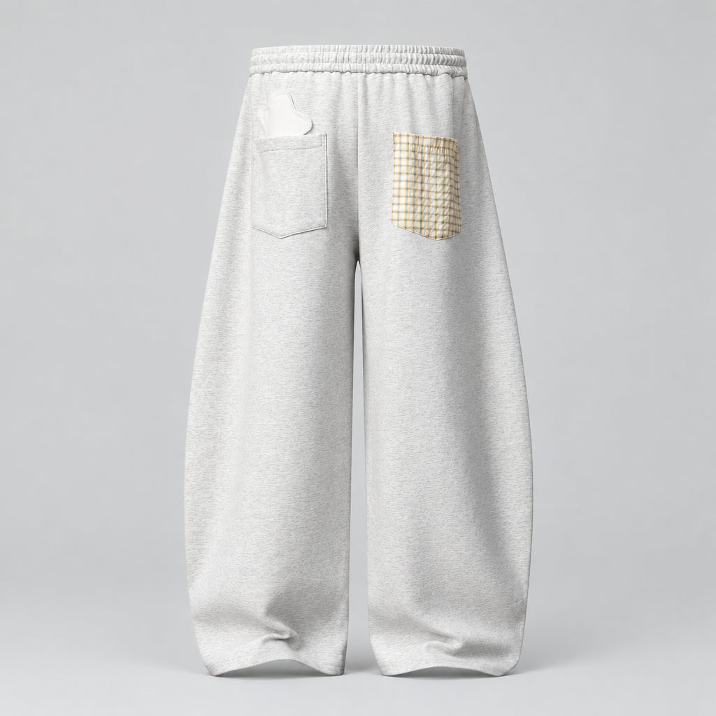 Pantalon de jogging ample  pour femme, style streetwear, coupe large, poches cargo et broderies.