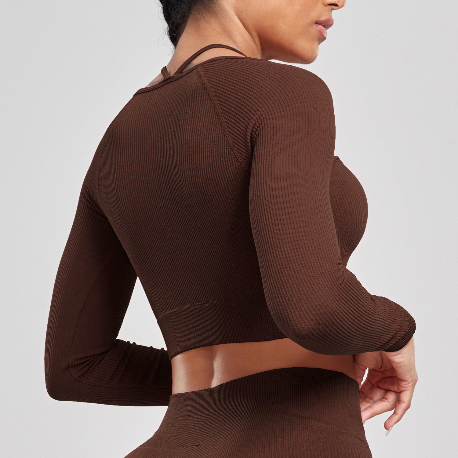Ensemble de sport pour la course à pied, le yoga et le fitness, composé d'un t-shirt moulant taille haute dos nu et sans coutures côtelé à manches longues et de vêtements de sport à séchage rapide.