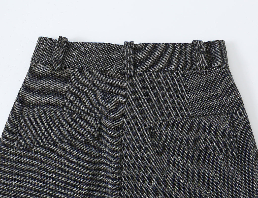 Ensemble veste et pantalon avec fermeture éclair latérale et détails à brides