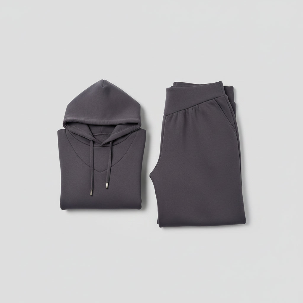Ensemble  : sweat-shirt à capuche avec pantalon décontracté.