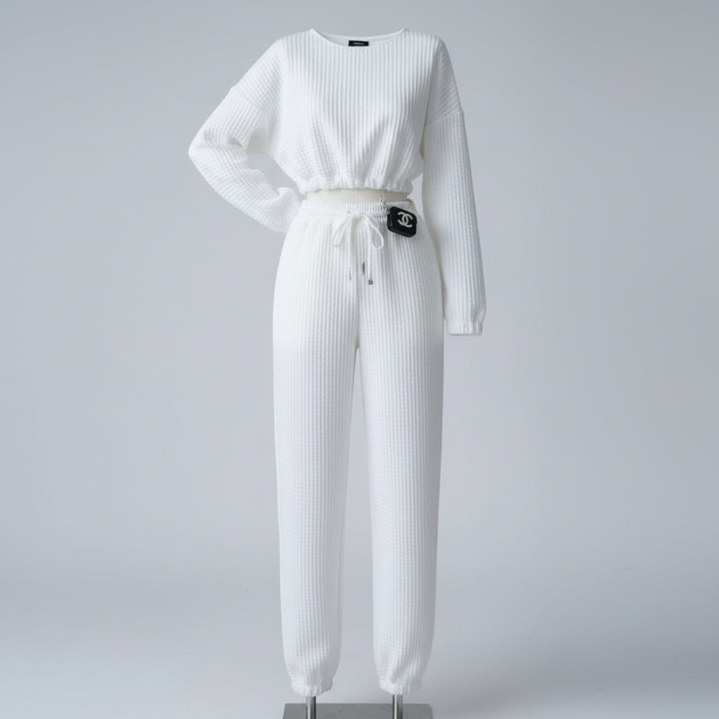 Ensemble douillet  : sweat à capuche court taille haute et bas assorti