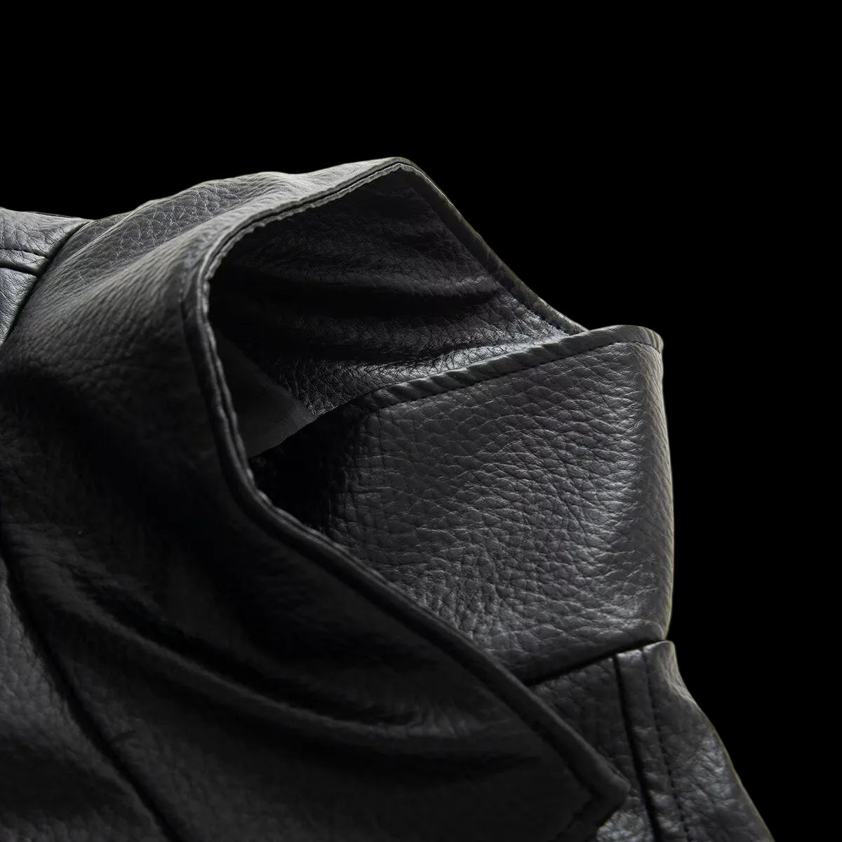 Veste à col montant, fermeture éclair latérale et taille ajustée