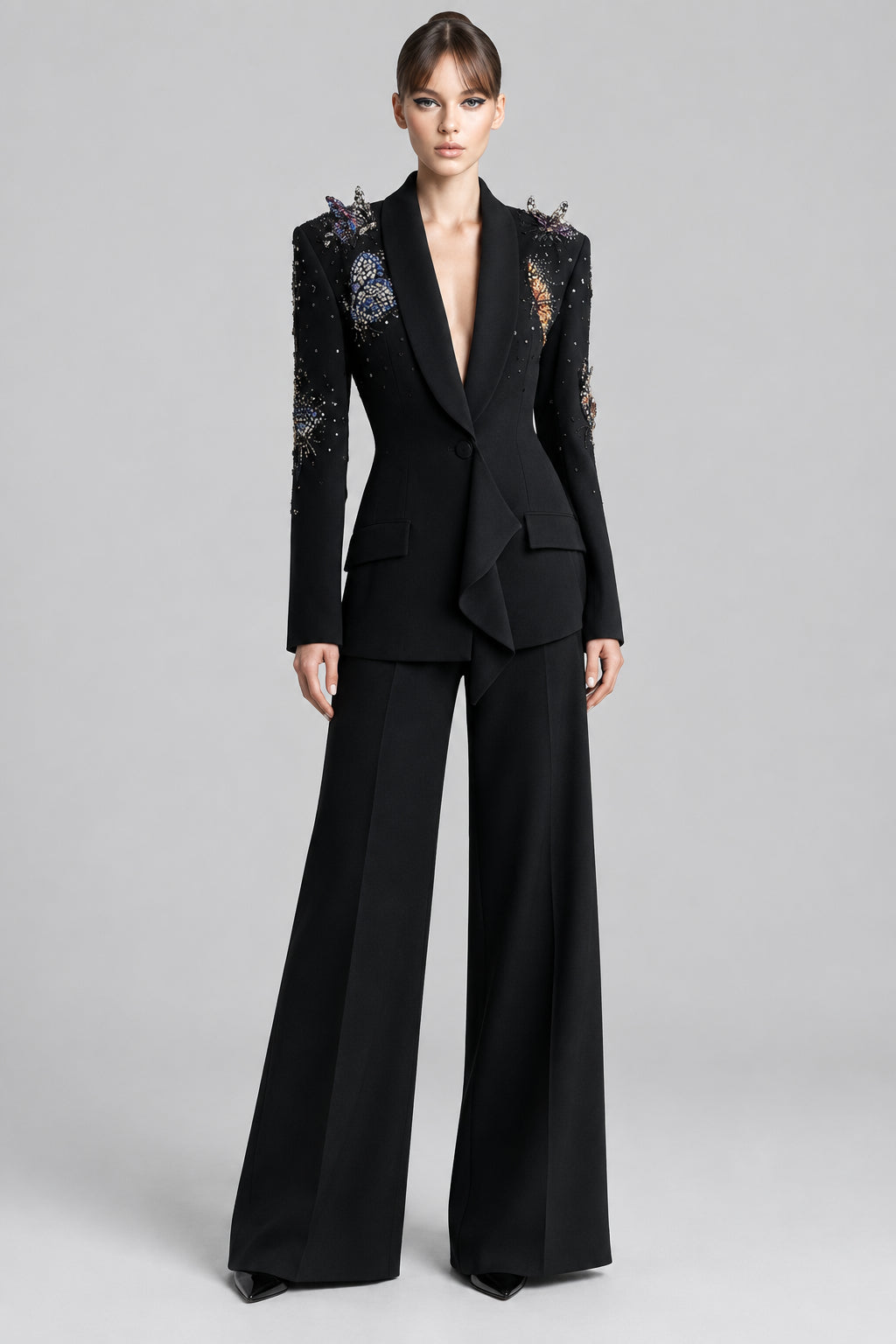 Ensemble  : Pantalon et haut ornés de motifs papillons en relief, de perles et de strass.