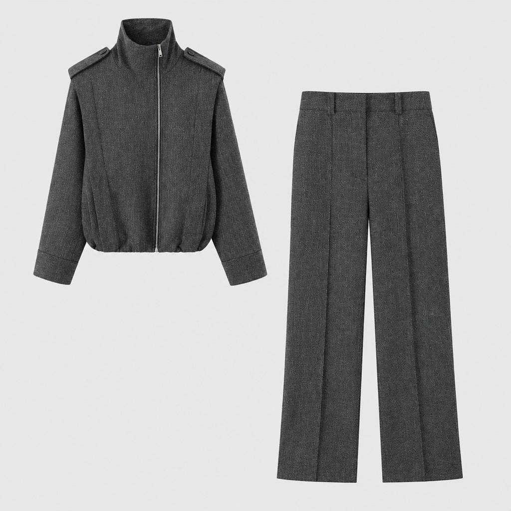Ensemble veste et pantalon avec fermeture éclair latérale et détails à brides