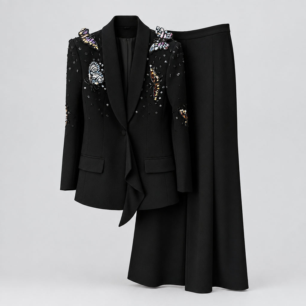 Ensemble  : Pantalon et haut ornés de motifs papillons en relief, de perles et de strass.