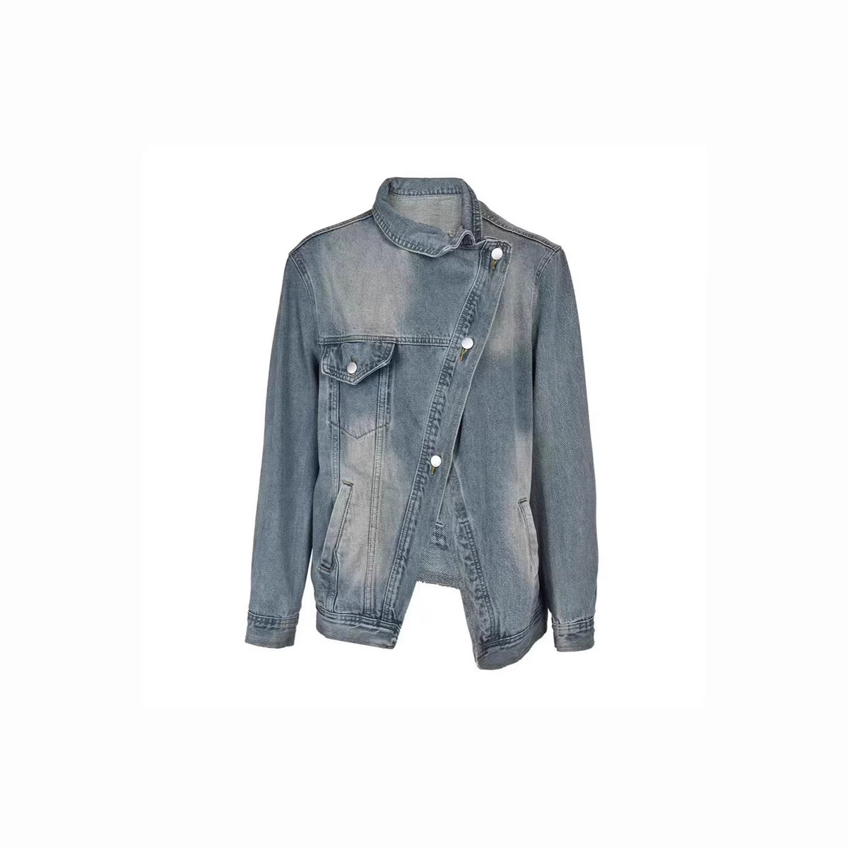 Veste en jean délavé , coupe ample, courte, avec col rabattu.