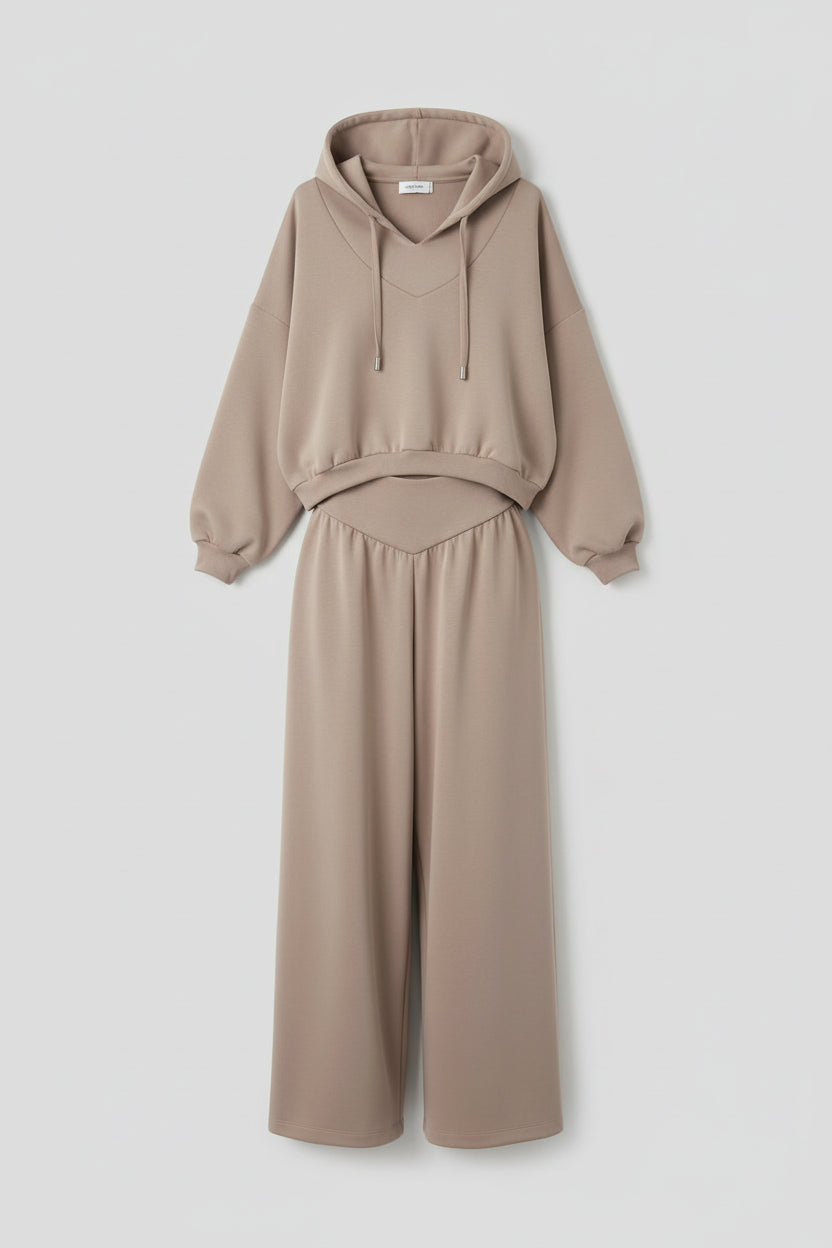 Ensemble  : sweat-shirt à capuche avec pantalon décontracté.