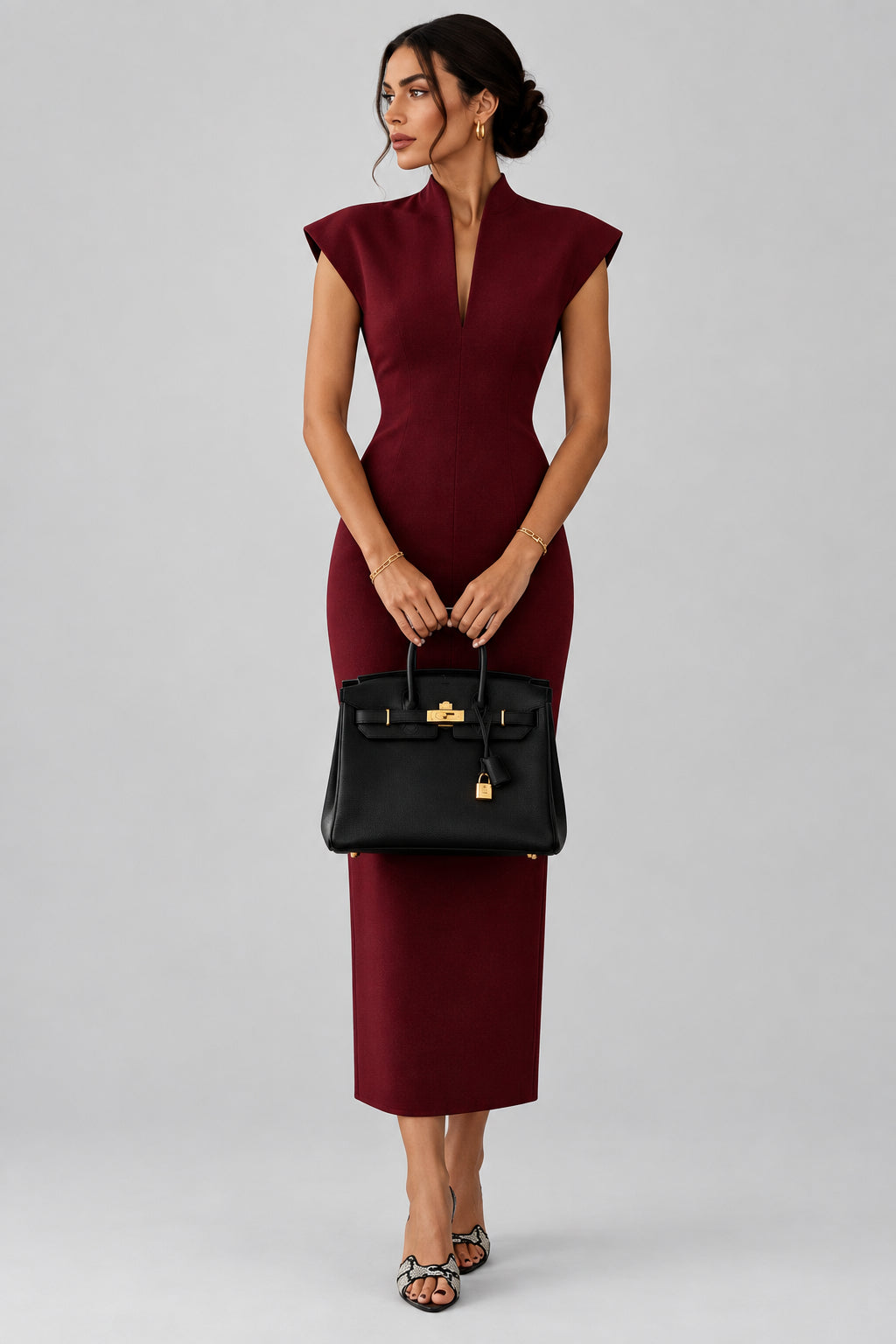 Robe de soirée moulante sans manches à col montant et décolleté en V