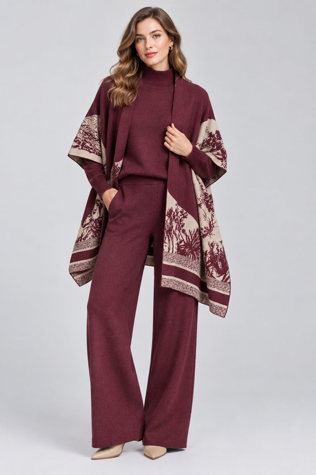 Ensemble trois pièces décontracté : Pantalon large et ample , Pull col roulé et Poncho
