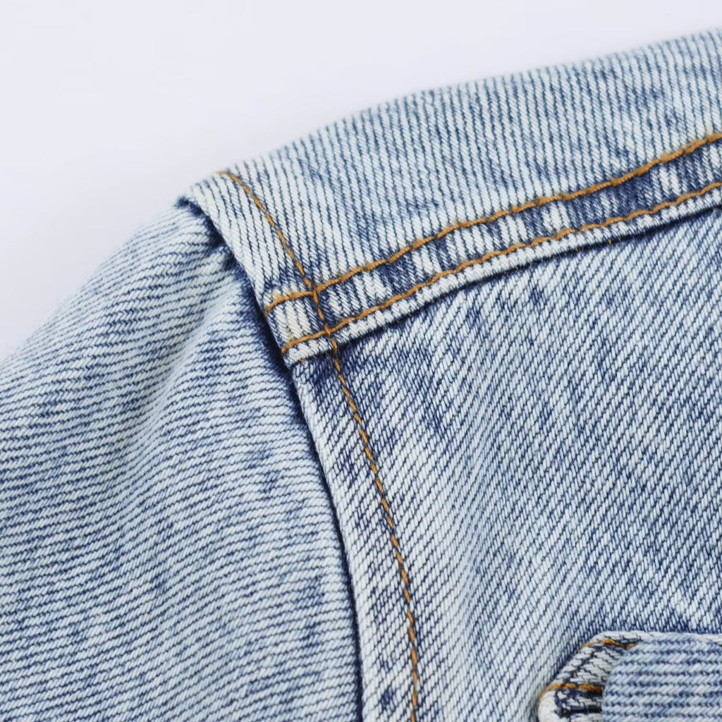 Veste en jean boutonnée et cintrée à la taille
