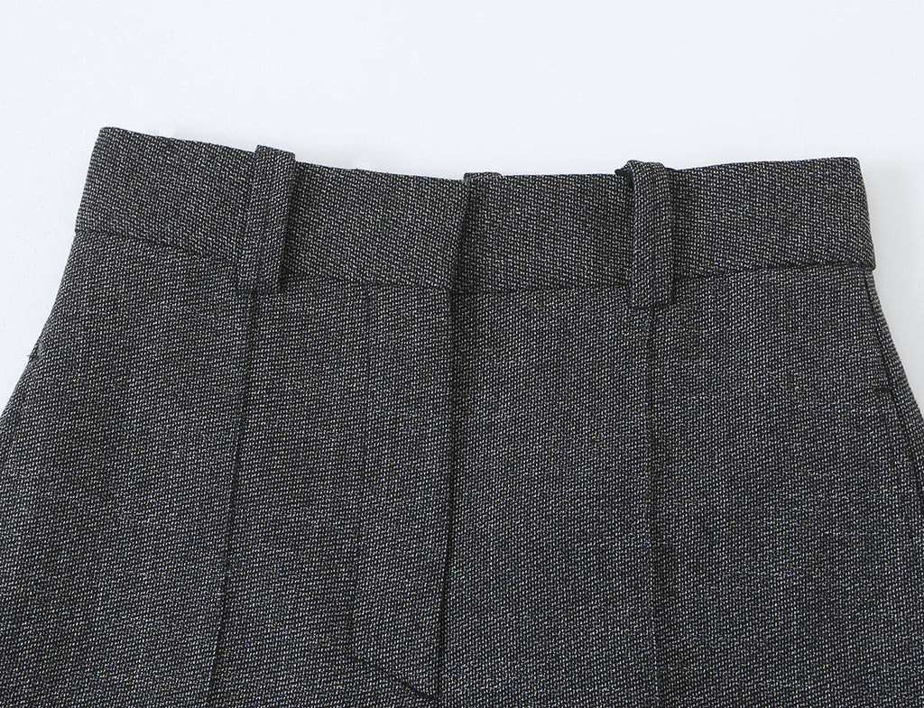 Ensemble veste et pantalon avec fermeture éclair latérale et détails à brides
