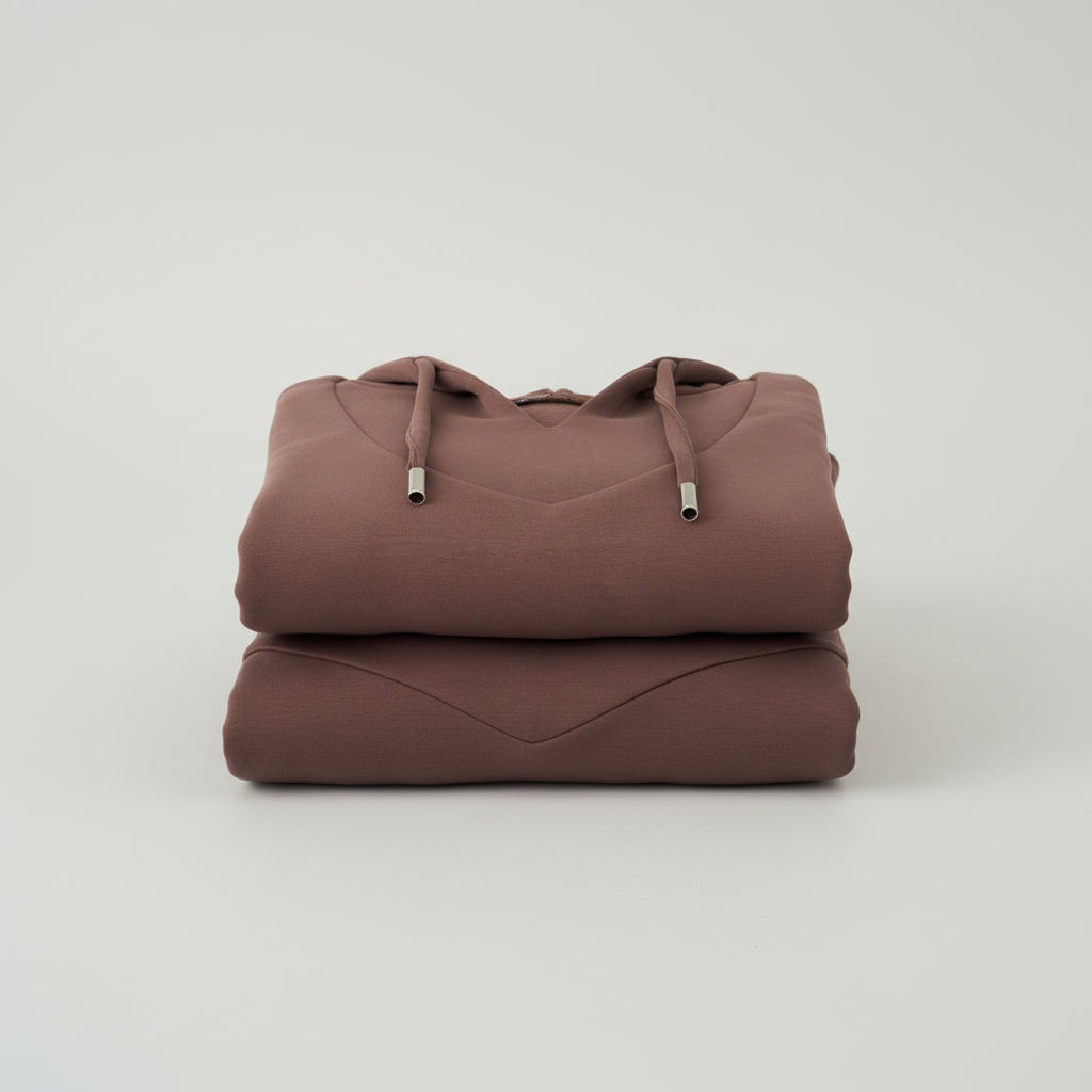 Ensemble  : sweat-shirt à capuche avec pantalon décontracté.