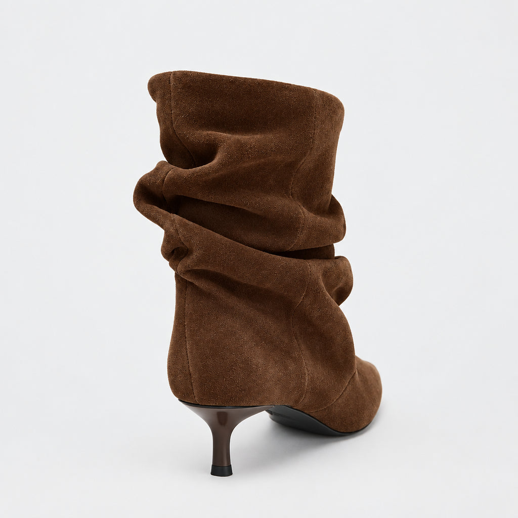 Bottes plissées en velours , mi-mollet, bout pointu et talon moyen