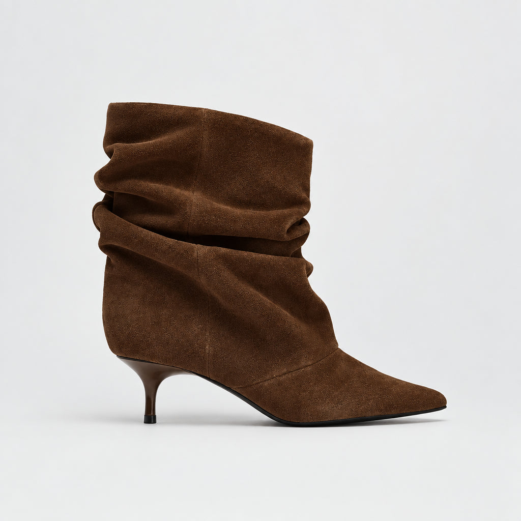 Bottes plissées en velours , mi-mollet, bout pointu et talon moyen