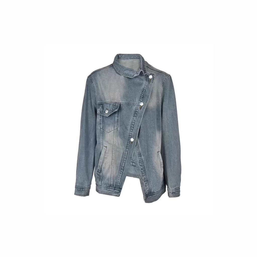 Veste en jean délavé , coupe ample, courte, avec col rabattu.