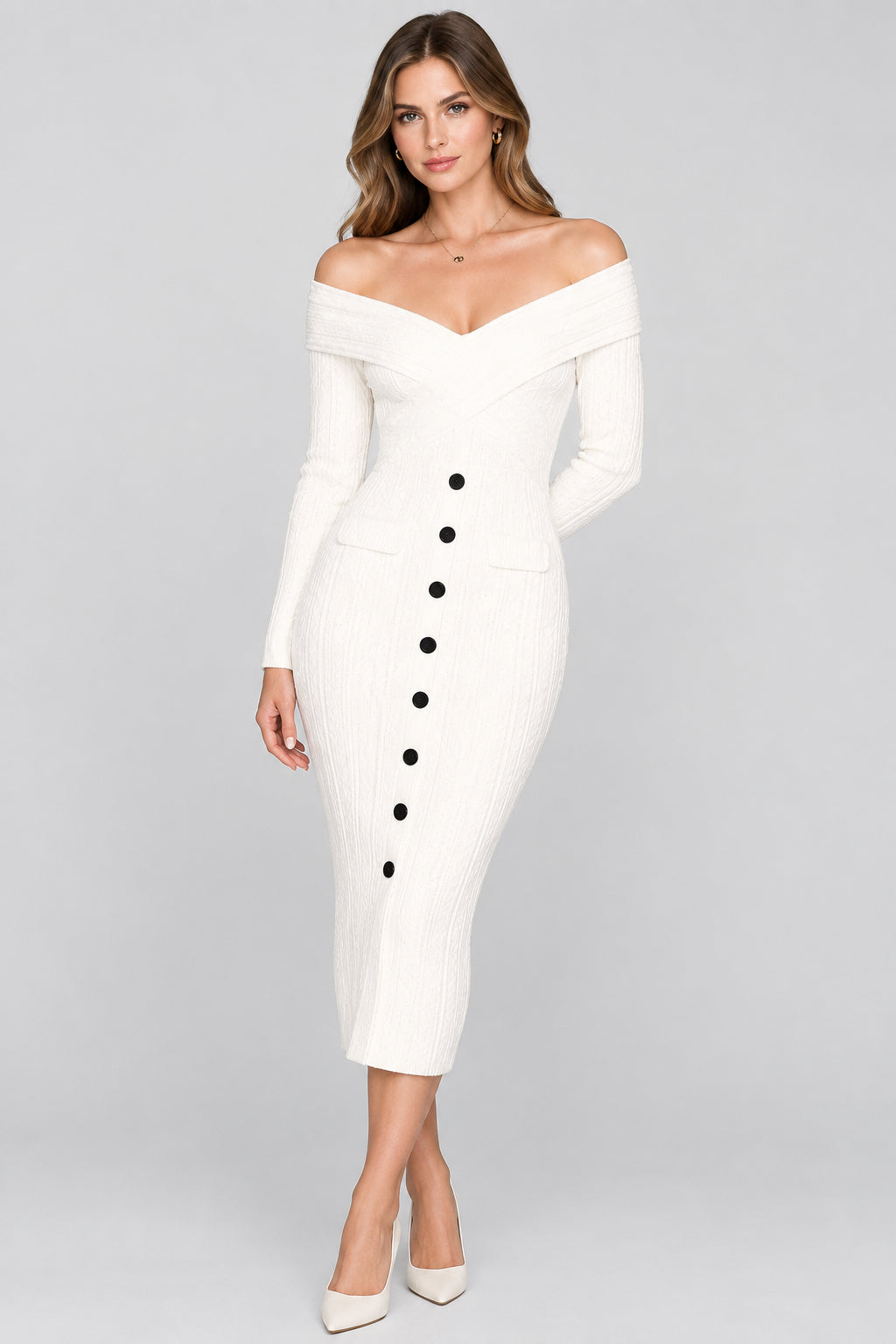 Robe de soirée en maille moulante et sexy, asymétrique (une épaule dénudée), avec une jupe longue épousant les hanches.
