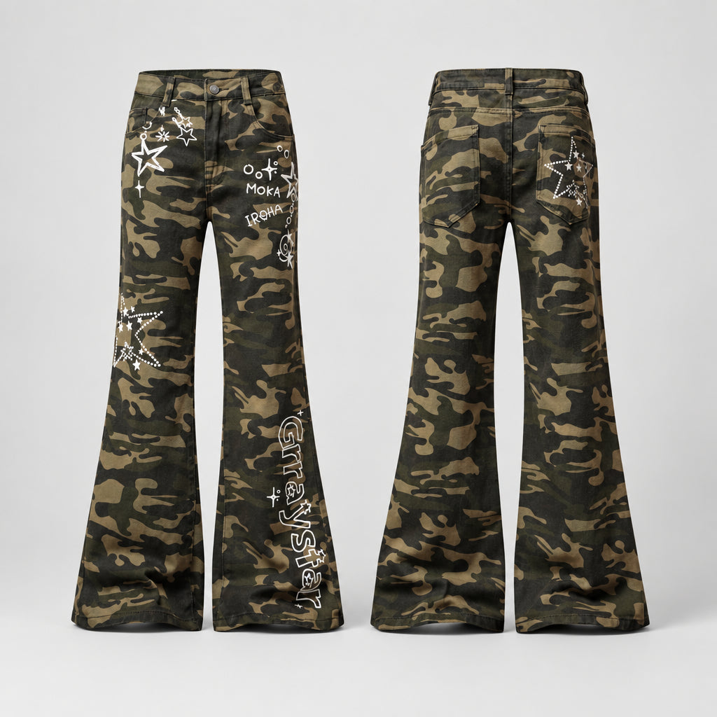 Jean évasé à motif camouflage, pantalon en jean taille haute avec inscription et motif étoile en strass