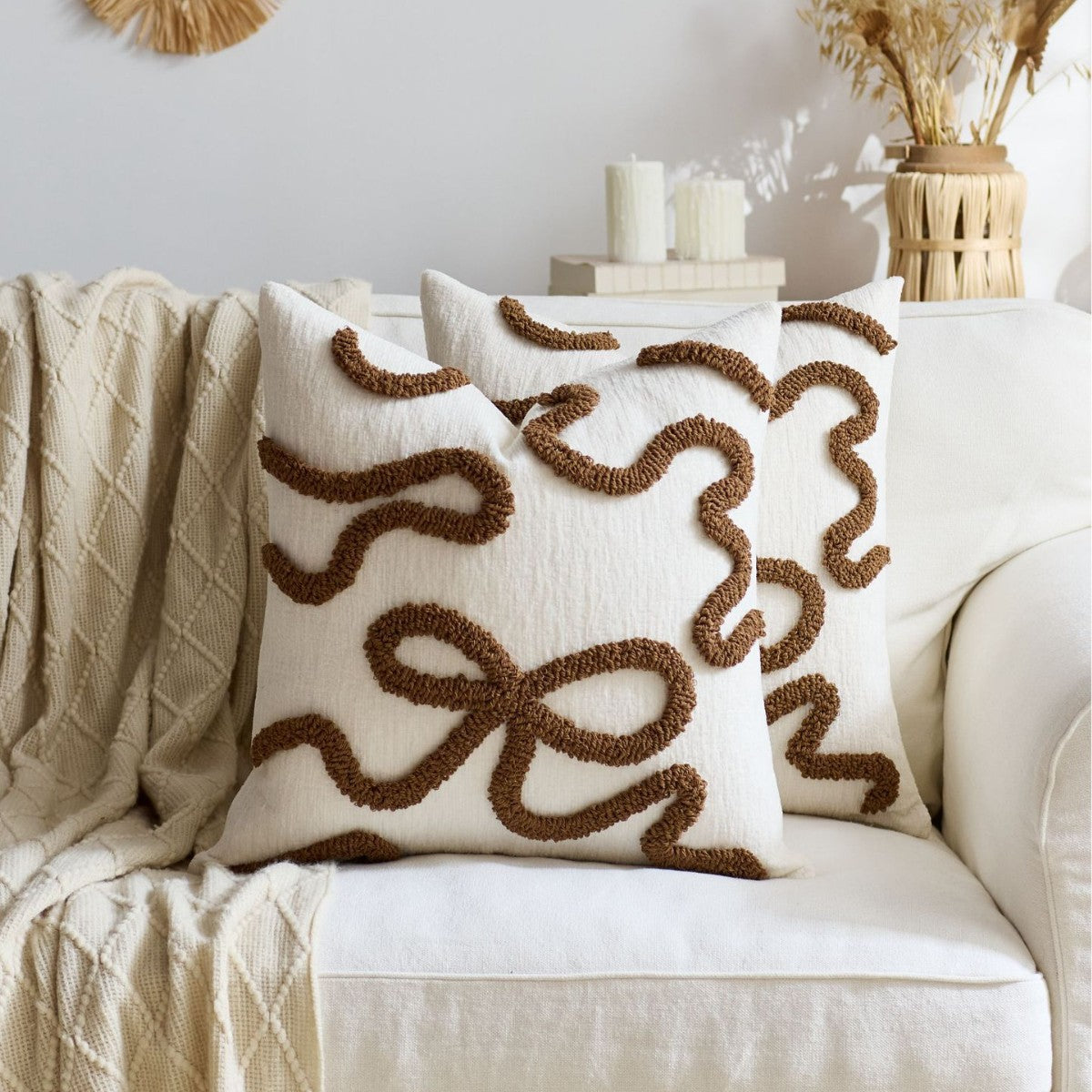 Housse de coussin brodée