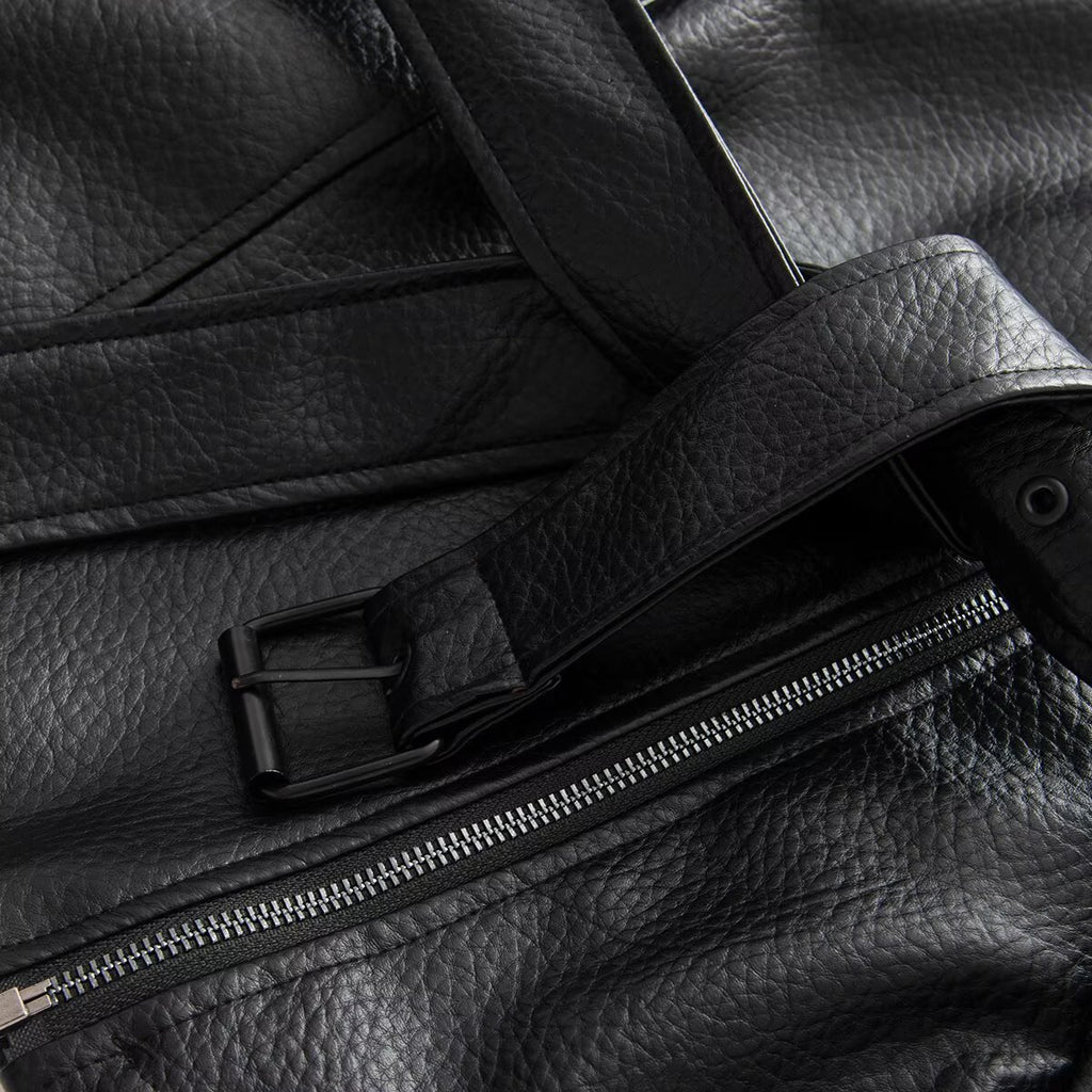 Veste à col montant, fermeture éclair latérale et taille ajustée