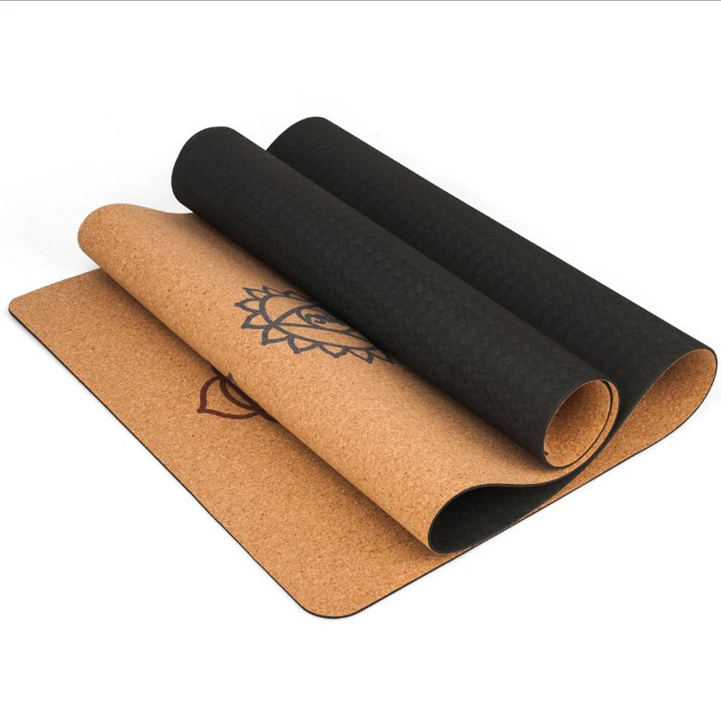 Tapis de yoga en liège naturel et TPE 183 x 68 cm, idéal pour le fitness, le Pilates et autres exercices. Antidérapant, il offre un excellent maintien et des lignes de positionnement pour le corps.